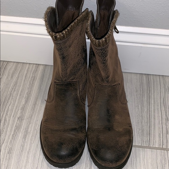 Boots - Picture 2 of 5